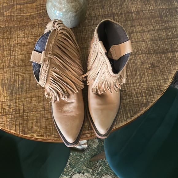 Soft Leather Fringe Booties size 7.5 - Picture 2 of 7